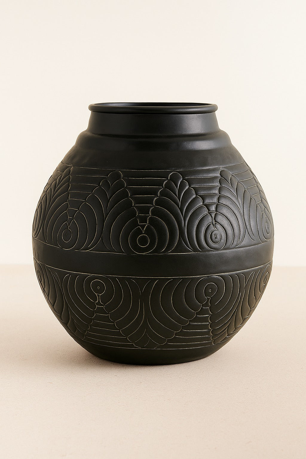 Noir Mandala Carve Vase